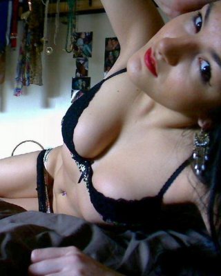 Pictures of a hot girl putting on a show in her bed #60503818