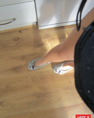 Sexy Rothaarige Modell lucy v Streifen in der Küche nur für Sie
 #59130139