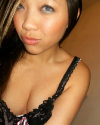 Asian Sweetie Camwhoring And Looking Gorgeous