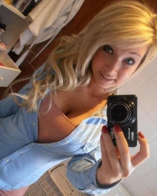 Bilder von atemberaubenden Teen-Amateuren, die Bilder von sich selbst machen
 #60852968