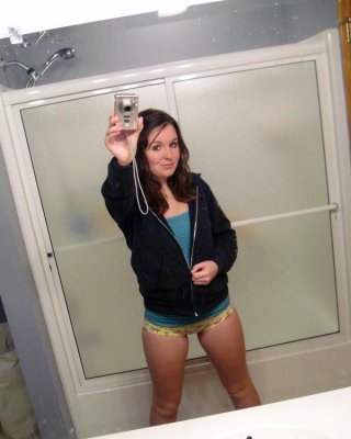 Bilder von atemberaubenden Teen-Amateuren, die Bilder von sich selbst machen
 #60853162