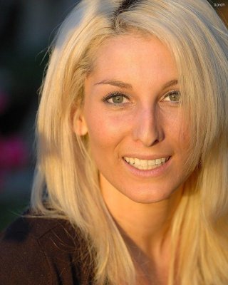 Bilder von einem heißen blonden Teenie, der sich selbst fistet
 #60446829
