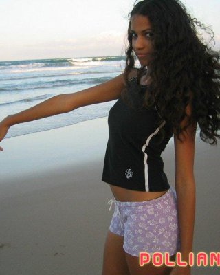 Pictures of Polliana having some fun on the beach #59834423