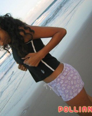 Pictures of Polliana having some fun on the beach #59834549