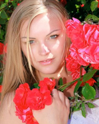 Schöne blonde Mädchen alessandra Streifen nackt, um Ihnen zu zeigen, ihre hübsche Blume
 #52943514