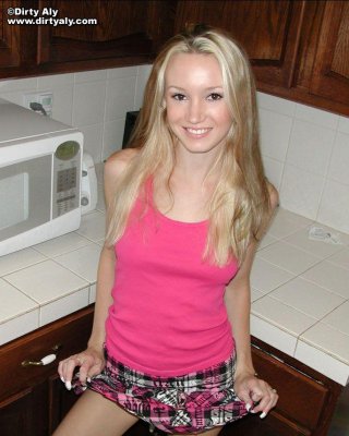 Bilder von teen dirty aly strippen völlig nackt für Sie
 #54070123
