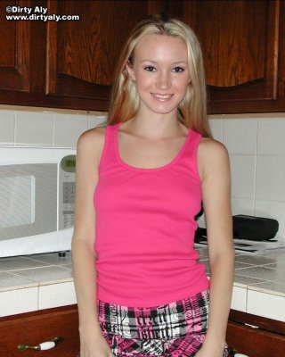 Bilder von teen dirty aly strippen völlig nackt für Sie
 #54070171