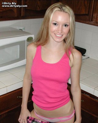 Bilder von teen dirty aly strippen völlig nackt für Sie
 #54070235
