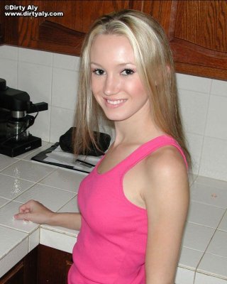 Bilder von teen dirty aly strippen völlig nackt für Sie
 #54070351