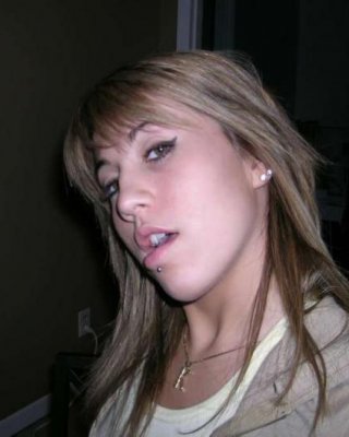 Chick Posing In Kinky Selfpics While Pussy-playing On Cam