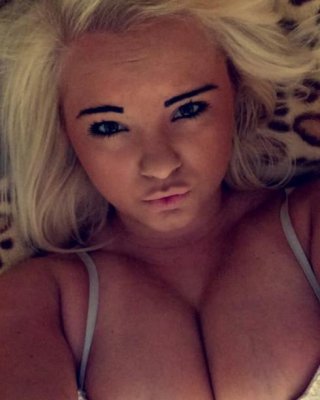 Hot GFs Like To Flaunt Their Juicy Melons In Selfies