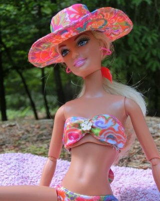 11 Barbie Sunbathing (Doll)