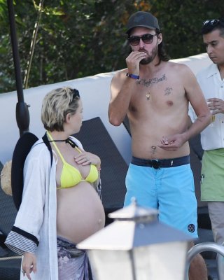 Kate hudson bikini
 #79552700