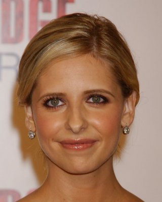 Sexy Sarah Michelle Gellar - 2004 Prem