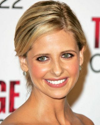 Sexy Sarah Michelle Gellar - 2004 Prem