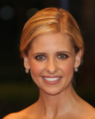 Sexy Sarah Michelle Gellar - 2004 Prem