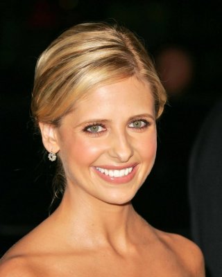 Sexy Sarah Michelle Gellar - 2004 Prem