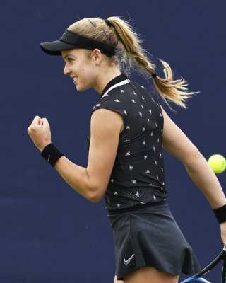 Tennis Mädchen mischen 3
 #90447179