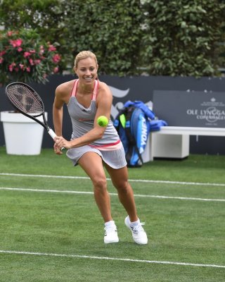 Tennis Mädchen mischen 3
 #90447182
