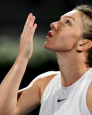 Tennis Mädchen mischen 3
 #90447190