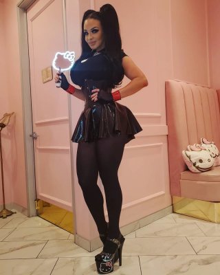 Andrea sexy Bimbo Schlampe große gefälschte Titten & Arsch dsl
 #99554783