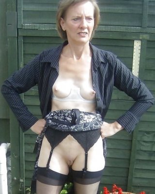 69 Arten, wie Männer denken, dass eine Frau aussieht & oder iz geformt ist
 #99283886