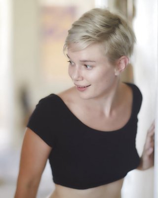 Süßes Mädchen sieht aus wie Junge
 #95368520