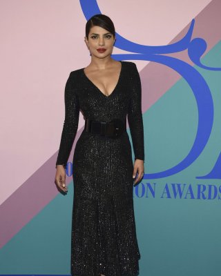 Priyanka chopra's massive indische Titten
 #79585342