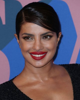 Priyanka chopra's massive indische Titten
 #79585344