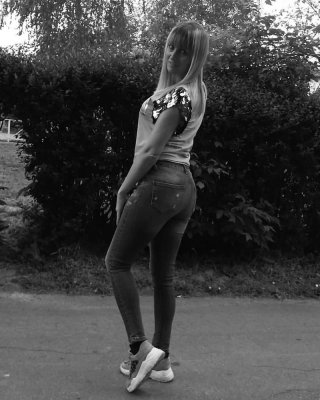 Serbische schöne skinny blonde Mama tanja jakovljevic
 #93110018