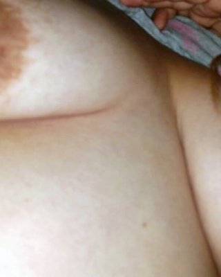 Sexy Latina kümmert sich um persönliche Dinge und ihren dicken Busch
 #101393233
