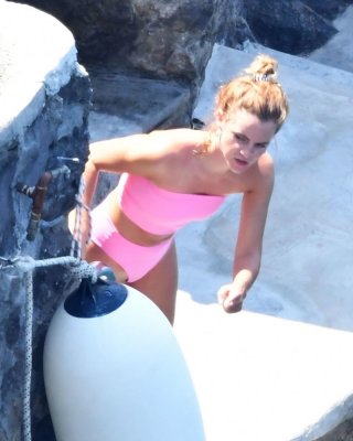Emma watson rosa bikini 2020
 #87873308