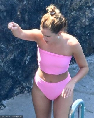 Emma watson rosa bikini 2020
 #87873332