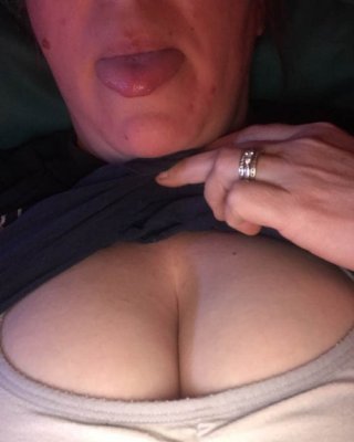 Lynn From Wisconsin, 44 Years Old, Submissive Hotwife