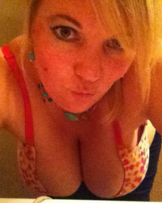 Lynn From Wisconsin, 44 Years Old, Submissive Hotwife