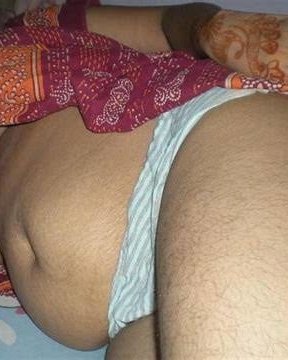 Desi NRI Bhabhi Hairy Big Pussy