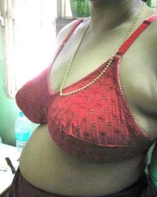 Desi NRI Bhabhi Hairy Big Pussy