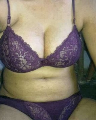 Desi NRI Bhabhi Hairy Big Pussy