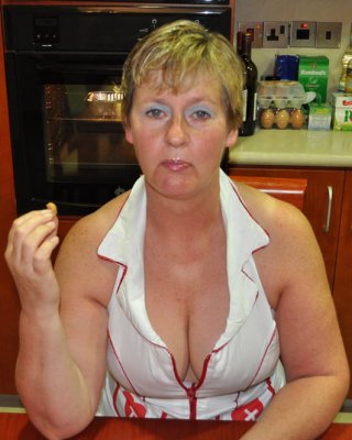 Kurzes blondes Haar Hausfrau marie
 #98546517