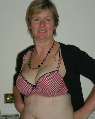 Kurzes blondes Haar Hausfrau marie
 #98546569