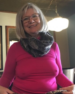 Sexy bekleidete reife Damen
 #100827879