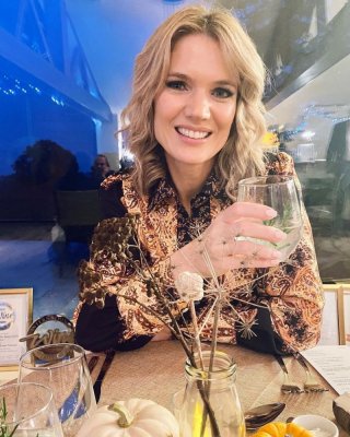 CHARLOTTE HAWKINS #102921088