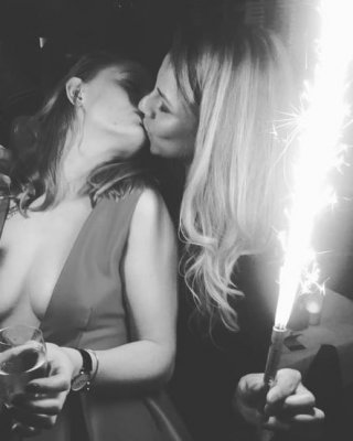 Fabelhaft fickende bisexuelle Dienstmädchen
 #100597499