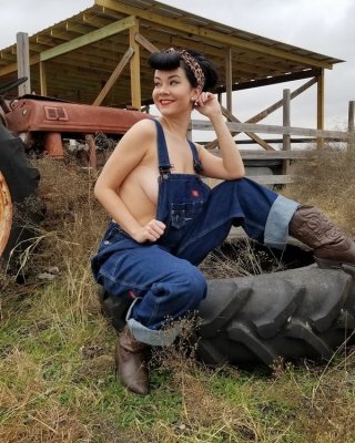 Pin up 3
 #89966441
