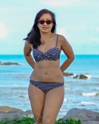 Pinay Omas
 #104717101