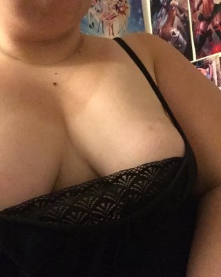 Gelangweilt und geil im Bett
 #106747495