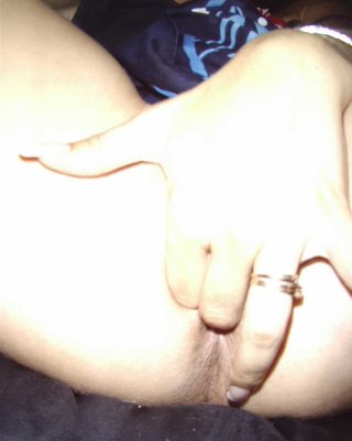 Sexy Milf posiert für ihren Mann
 #103105735