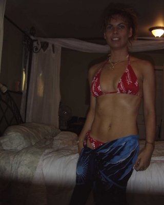 Sexy Milf posiert für ihren Mann
 #103105745