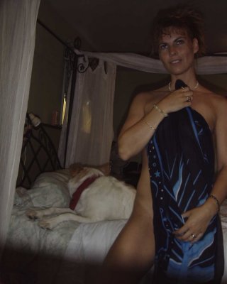 Sexy Milf posiert für ihren Mann
 #103105747