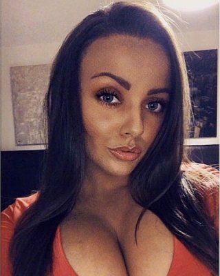 Busty Irish Brunette: Aideen